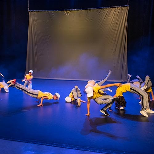 Groupe d'homme pratiquant le Hip-Hop